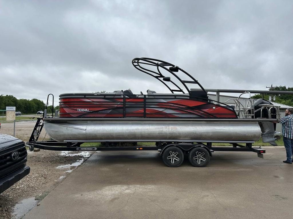 Partial wrap on a pontoon boat by 1st Class Graphics in Mansfield, TX